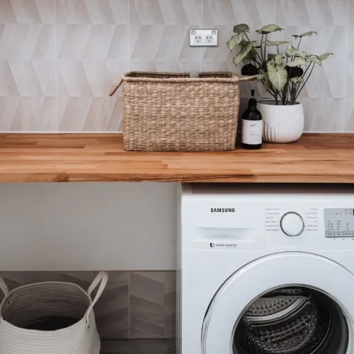 Deep home cleaning service – organized laundry room with clean washer, dryer, and mopped floors